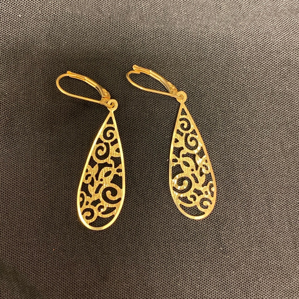 Dainty gold dangle earrings